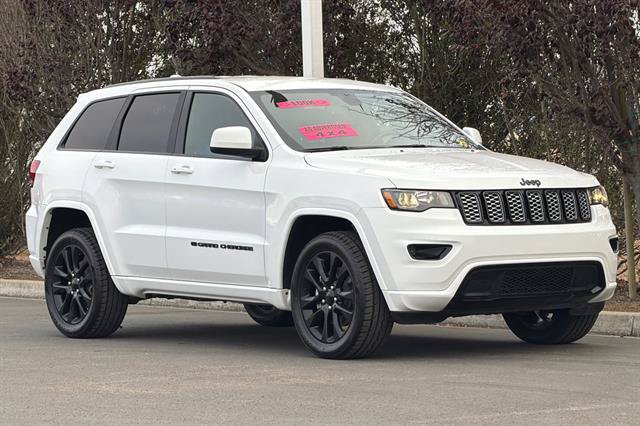 Used 2022 Jeep Grand Cherokee Laredo X AWD/4WD image 2