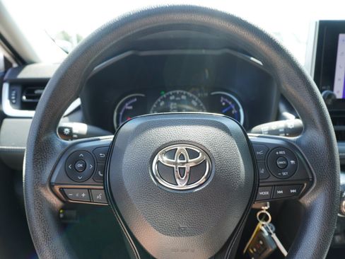 Used 2023 Toyota RAV4 LE AWD/4WD image 22