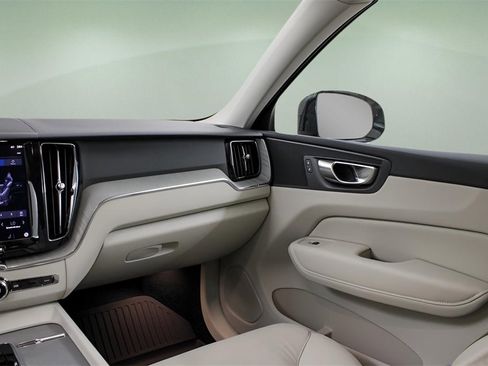 New 2025 Volvo XC60 B5 Plus w/ Protection Package Premier image 23