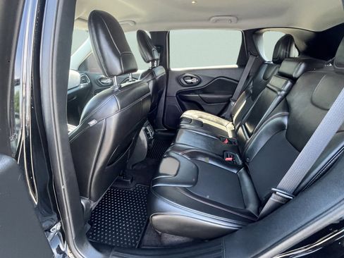 Used 2019 Jeep Cherokee Trailhawk w/ Comfort/Convenience Group AWD/4WD image 13