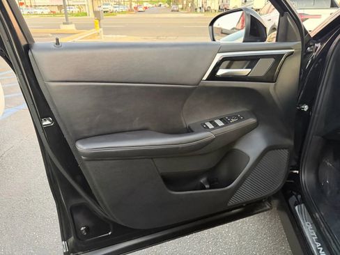 Used 2023 Mitsubishi Outlander ES image 18