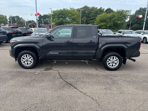Used 2025 Toyota Tacoma SR5 w/ SR5 Upgrade Package AWD/4WD image 4