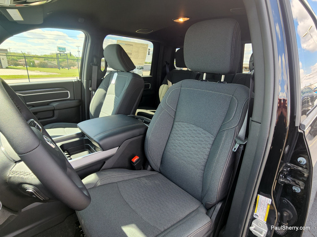 New 2026 RAM 3500 Big Horn AWD/4WD image 25