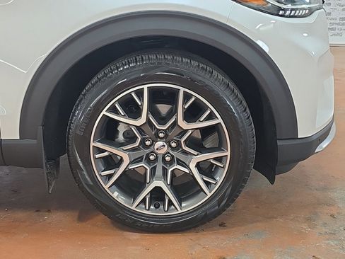 Used 2025 Ford Explorer Platinum w/ Ultimate Package image 9