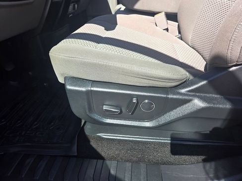 Used 2017 Ford F150 XLT w/ Equipment Group 302A Luxury AWD/4WD image 15