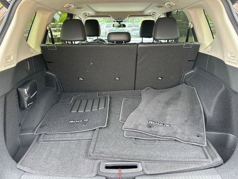 New 2025 Nissan Rogue SV w/ SV Premium Package FWD image 16