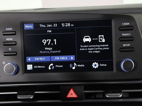 Certified 2025 Hyundai Elantra SE image 8