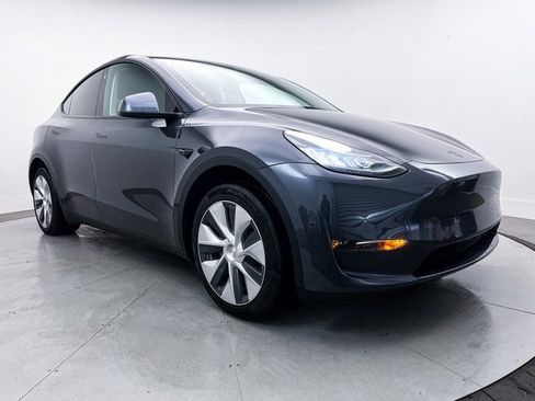 Used 2021 Tesla Model Y Long Range image 10