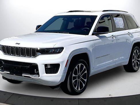 Certified 2023 Jeep Grand Cherokee Overland w/ Luxury Tech Group IV image 4