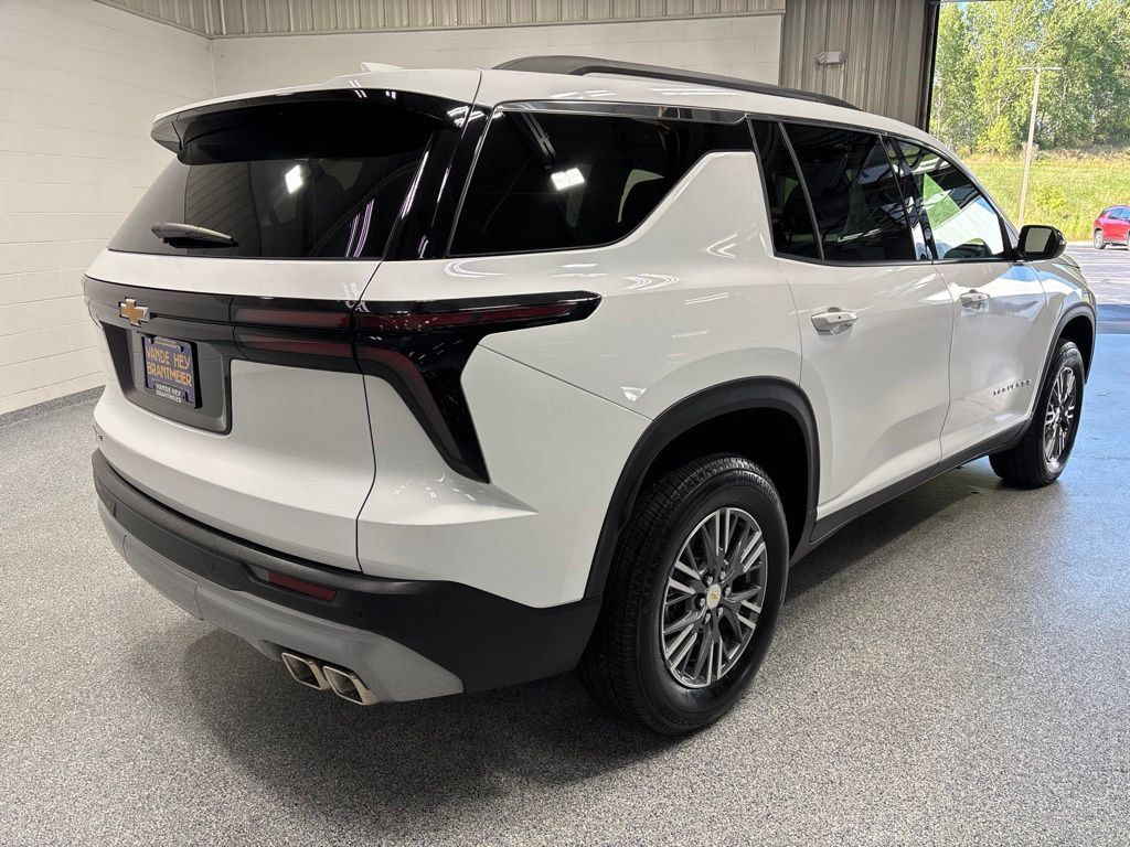 Used 2026 Chevrolet Traverse LT FWD image 7