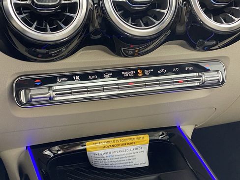 Used 2025 Mercedes-Benz GLB 250 4MATIC image 26