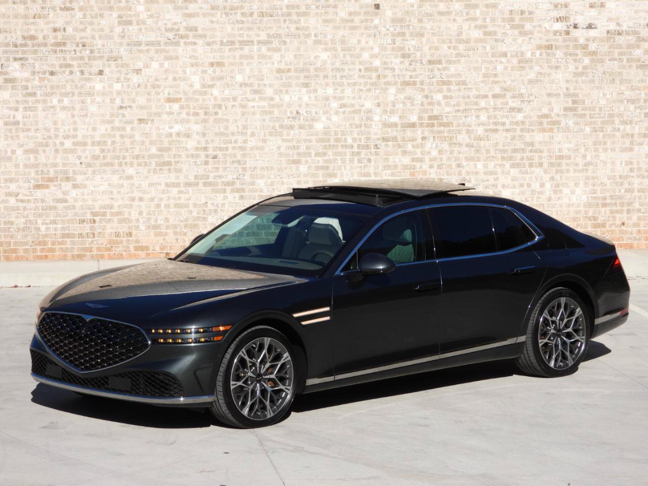 Used 2023 Genesis G90 3.5T AWD/4WD image 43