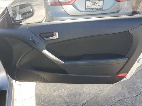 Used 2015 Hyundai Genesis 3.8 image 12