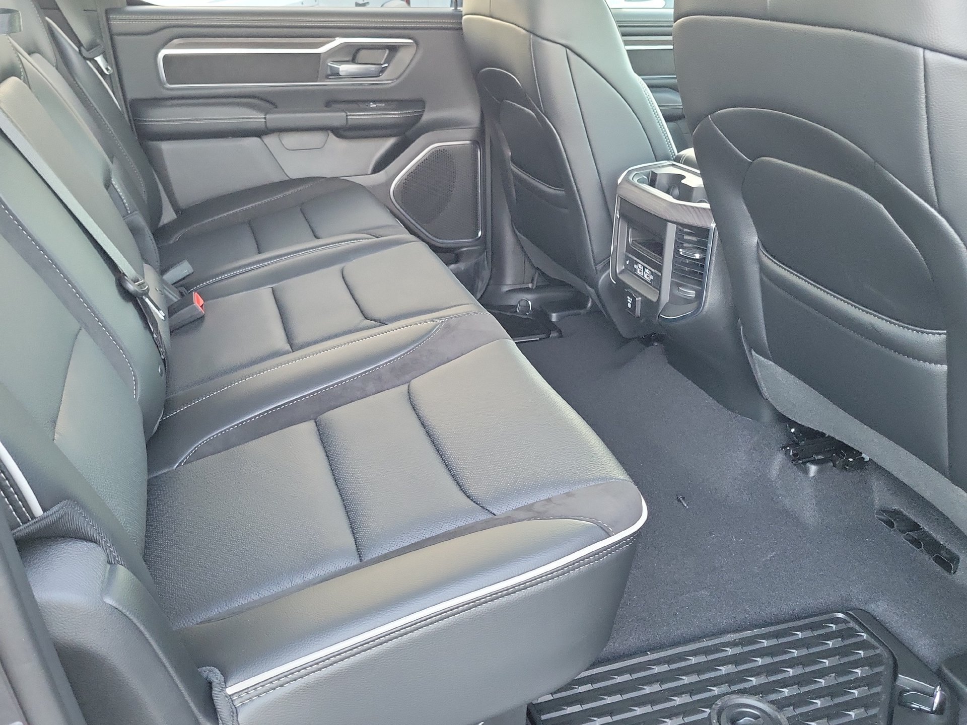 New 2026 RAM 1500 Laramie AWD/4WD image 15