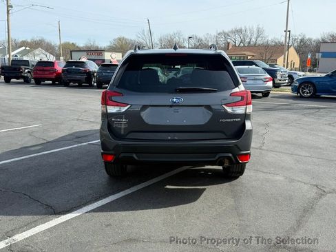 Used 2022 Subaru Forester Premium image 12