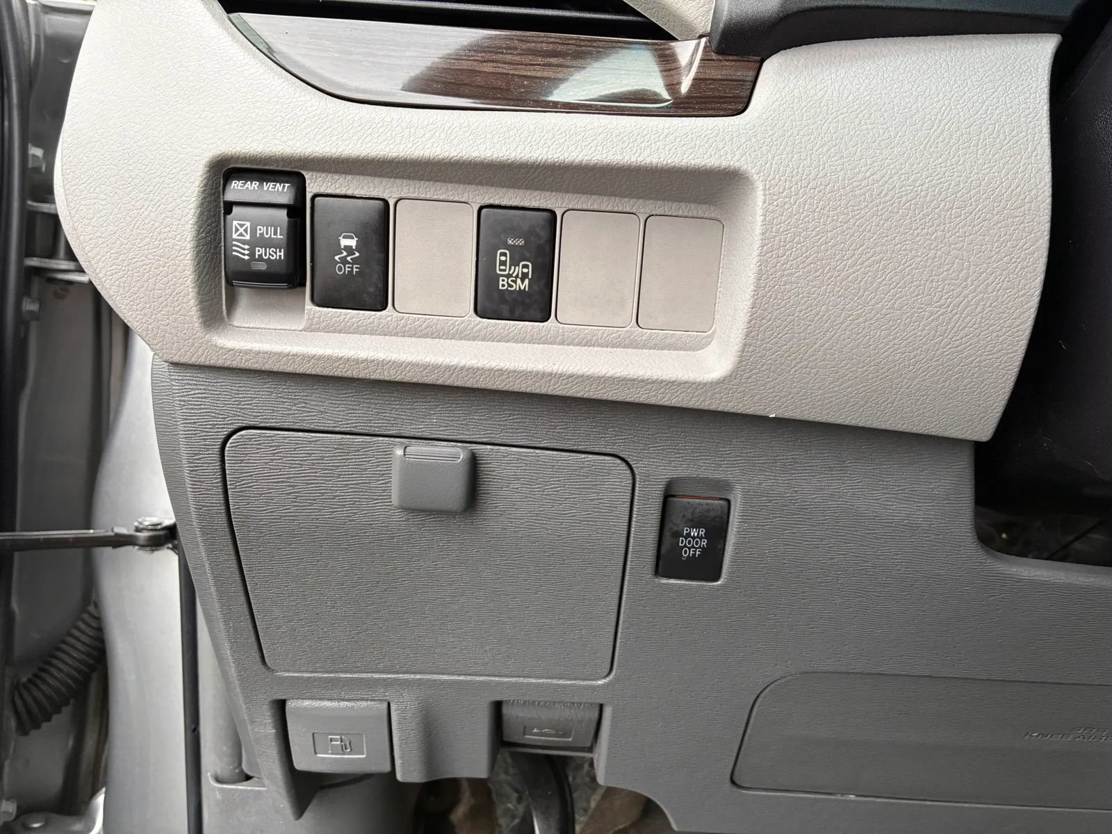 Used 2015 Toyota Sienna XLE FWD image 20