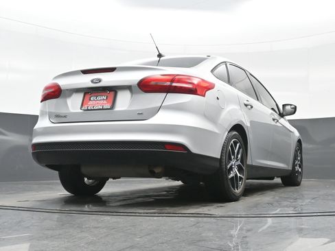Used 2018 Ford Focus SE w/ SE Appearance Package FWD image 28