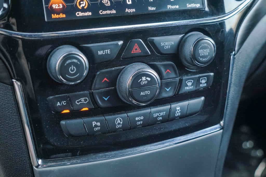 Used 2022 Jeep Grand Cherokee Laredo X RWD image 21