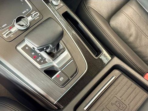 Used 2020 Audi Q5 e Premium Plus w/ Premium Plus Package AWD/4WD image 16