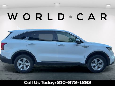 Used 2022 Kia Sorento LX AWD/4WD image 10