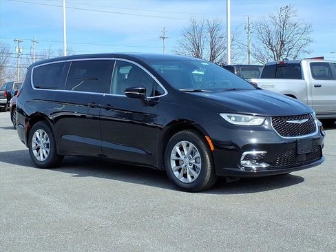 New 2026 Chrysler Pacifica Select image 2