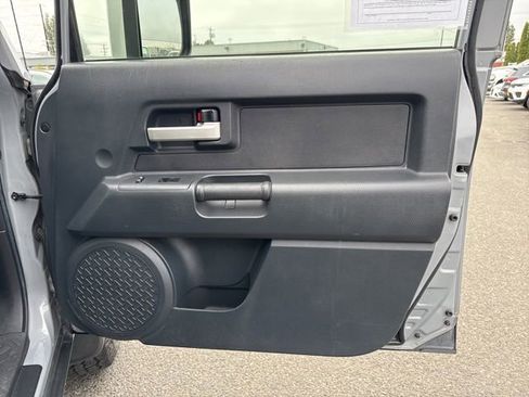 Used 2014 Toyota FJ Cruiser 4WD image 11