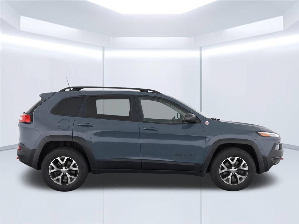 Used 2014 Jeep Cherokee Trailhawk w/ Leather Interior Group AWD/4WD image 10
