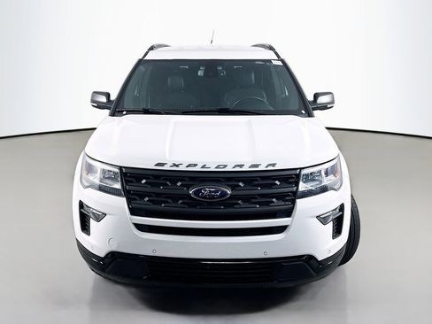 Used 2018 Ford Explorer XLT w/ Equipment Group 202A image 2