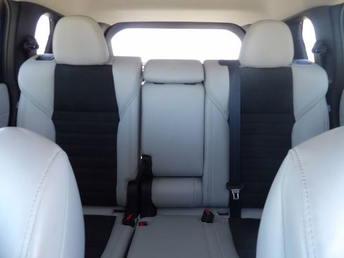 Used 2025 Mitsubishi Outlander SE image 22