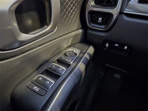 Used 2023 Kia Sorento LX image 21