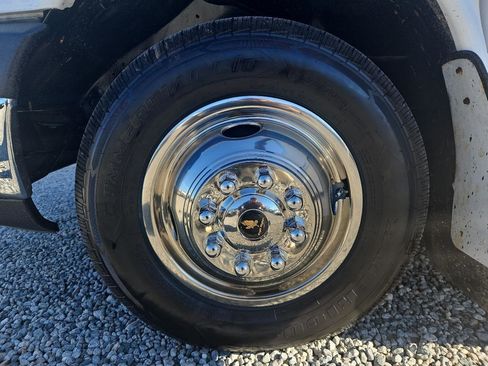 Used 2015 Chevrolet Express 4500 w/ Shuttle Bus Package image 43