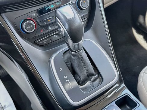 Used 2017 Ford C-MAX Titanium w/ Equipment Group 301A FWD image 19