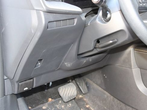 Used 2025 Nissan Kicks SV image 21