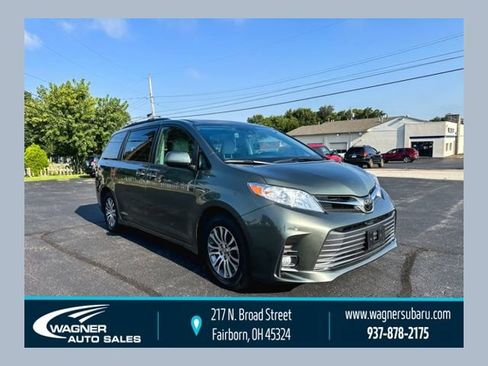 Used 2018 Toyota Sienna XLE w/ XLE Navigation Package FWD image 1