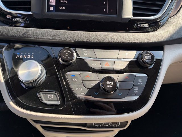 Used 2023 Chrysler Voyager LX FWD image 21