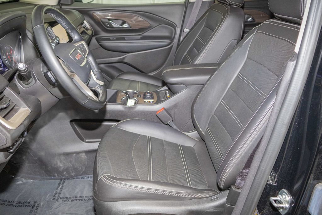 Used 2024 GMC Terrain Denali w/ Denali Premium Package AWD/4WD image 11