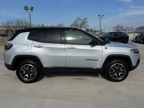 Used 2025 Jeep Compass Trailhawk image 7