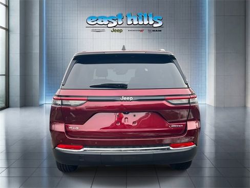 Certified 2023 Jeep Grand Cherokee Limited image 5