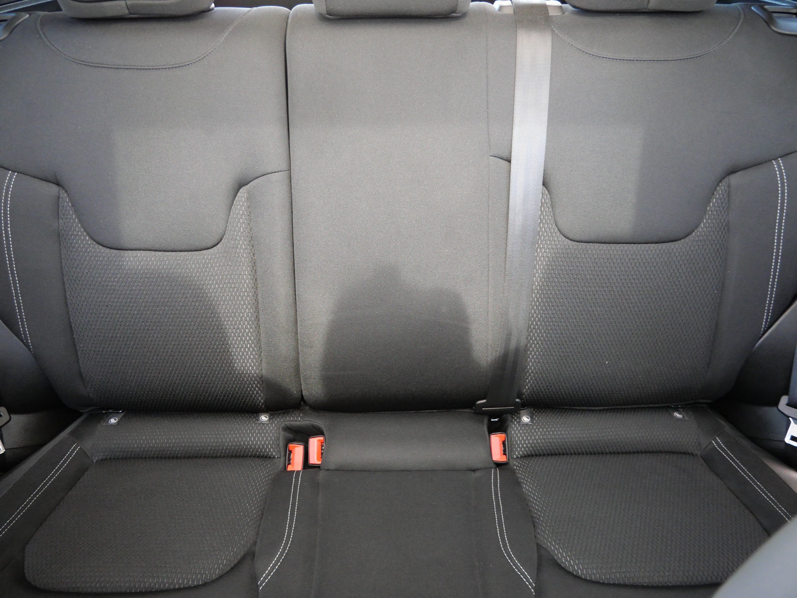 Used 2023 Jeep Renegade Latitude w/ Sun/Sound Group AWD/4WD image 13
