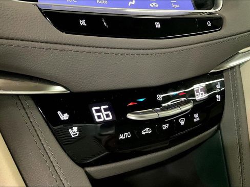 Used 2021 Cadillac XT5 Premium Luxury w/ LPO, Floor Liner Package AWD/4WD image 15
