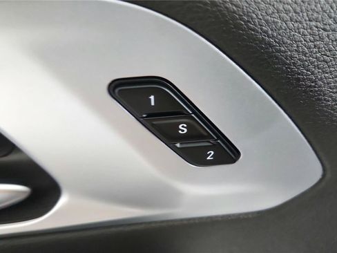 Used 2026 Chrysler Pacifica Limited FWD image 12