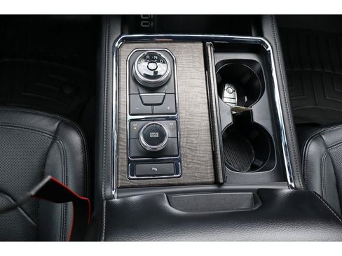 Used 2018 Ford Expedition Limited w/ Equipment Group 301A AWD/4WD image 29
