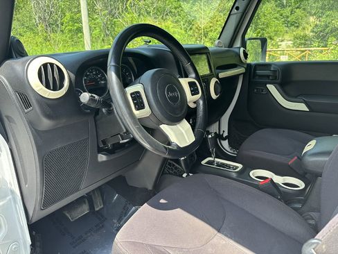 Used 2013 Jeep Wrangler Unlimited Sport AWD/4WD image 11