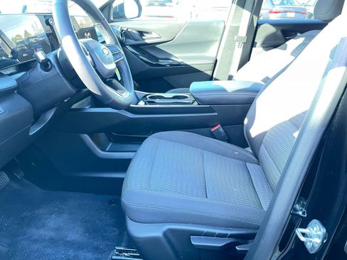 Used 2025 Chevrolet Equinox LT image 27