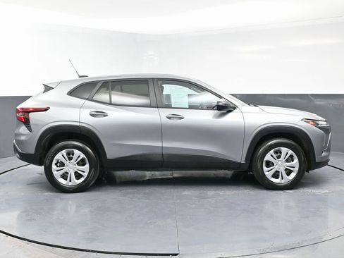 Used 2024 Chevrolet Trax LS w/ Driver Confidence Package image 8