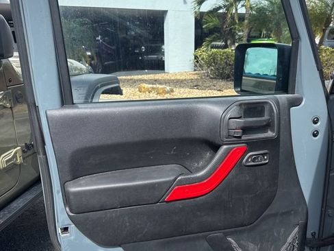 Used 2015 Jeep Wrangler Unlimited Sahara w/ Connectivity Group image 8