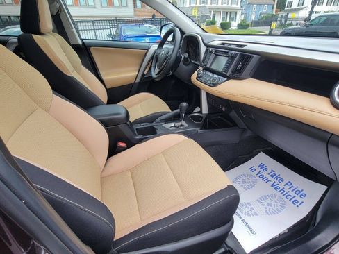 Used 2018 Toyota RAV4 XLE AWD/4WD image 19