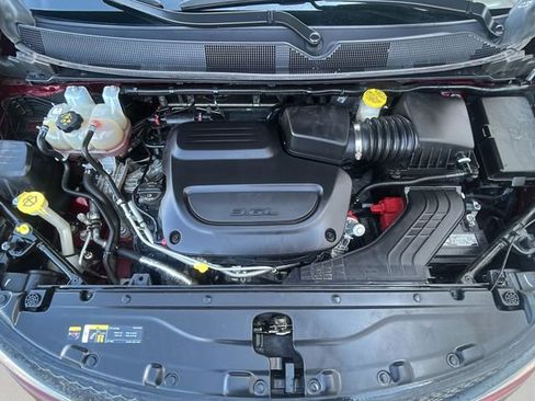 Used 2023 Chrysler Voyager LX image 33