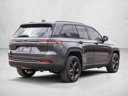 Used 2023 Jeep Grand Cherokee Altitude image 5