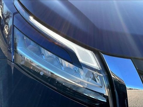 Used 2022 Nissan Pathfinder SV image 29